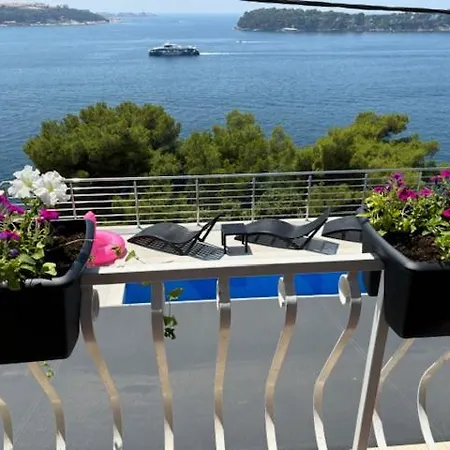 Pool Deck Comfort Apartment